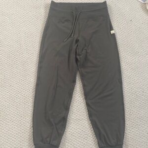 Vuori olive green lightweight joggers. M